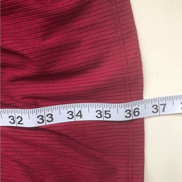 Veveret wine/burgundy tiered long sleeve holiday - Picture 8 of 9